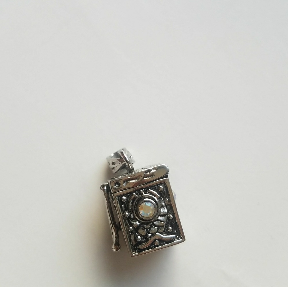 streling silver open box  necklace pendant